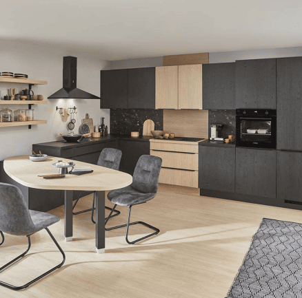 Festpreis-Angebote von MaHé Küchen: Structura mit Tisch Nobilia