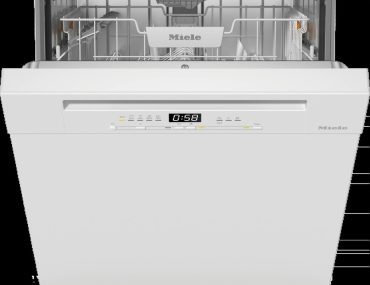Miele freistehender Geschirrspüler – geöffnet, Innenraum sichtbar