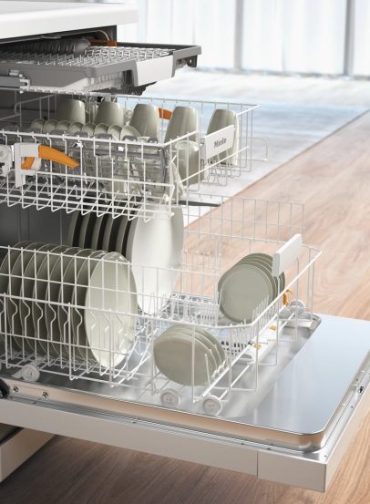 Miele Korbsystem – Körbe ausgezogen, Beladung sichtbar