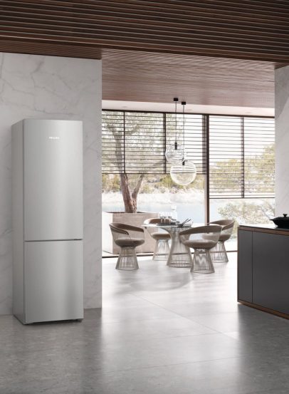 „Freistehende Kühl-Gefrierkombination – Wirkung im modernen Raum (Lifestyle