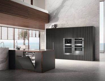 Miele Gerätewand in moderner Küche – Designintegration“